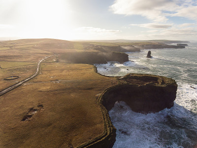 爱尔兰西克莱尔的空中环头半岛。Kilkee Beach县，爱尔兰克莱尔。