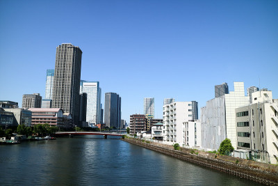 晴海与河的高层建筑(日本)