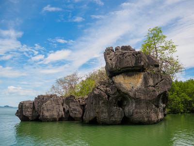 碧海蓝天峭壁