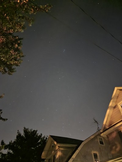 星星还是宇宙飞船?