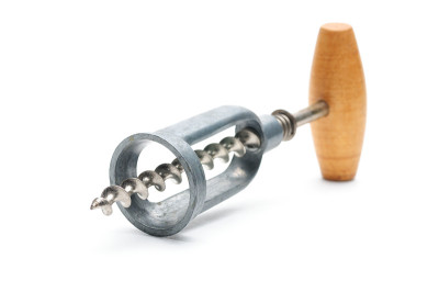 白色背景上的开瓶器