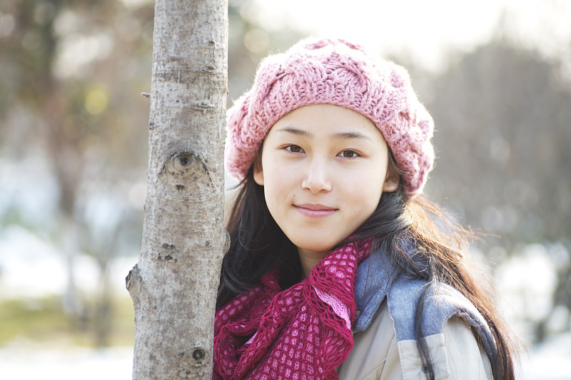 雪地里的女孩