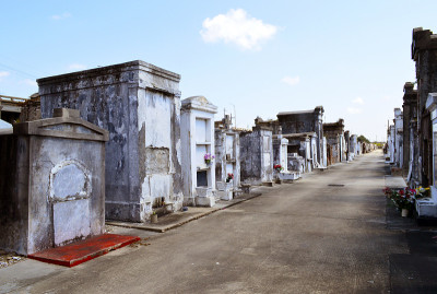 新奥尔良公墓墓地上的一排排坟墓