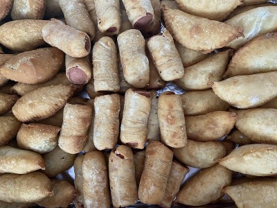 肉馅卷饼和香肠卷