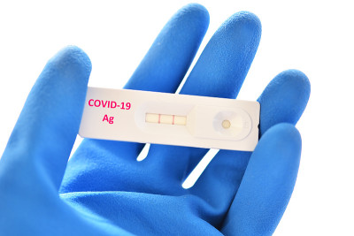 使用抗原检测试剂盒或ATK检测COVID-19阳性