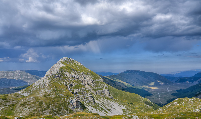 山景及阵雨(HDR)