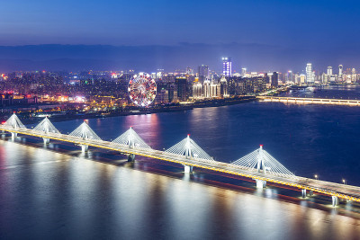 城市夜景鸟瞰图