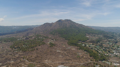 山地景观与巴图尔火山