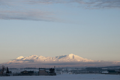 夕阳中的雪山