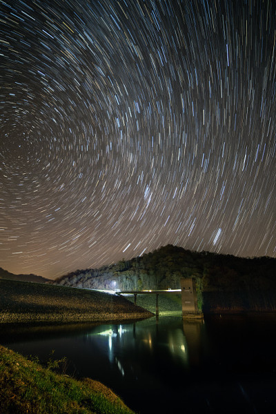 湖上的星迹