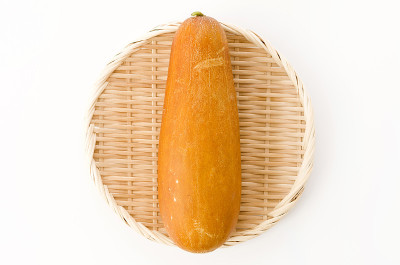 冲绳黄黄瓜，竹制滤锅，白底