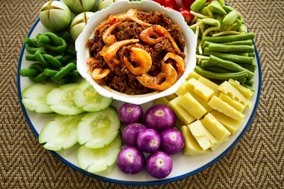 虾酱，辣椒，新鲜蔬菜