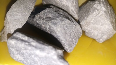 聚集在近距离。