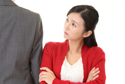 不安的年轻夫妇