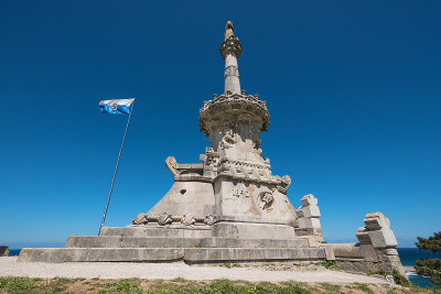 19世纪的Comillas Marques纪念碑，Comillas, Cantabria，西班牙。