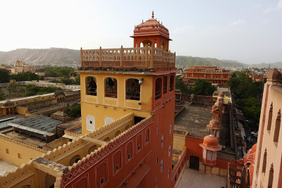从顶部俯瞰，风的宫殿，Hawa Mahal，斋浦尔，拉贾斯坦邦，印度