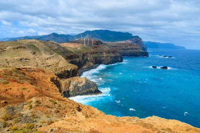 岩石、悬崖和Sao Lourenco的海景，马德拉岛，葡萄牙