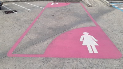 孕妇专用停车位标志。