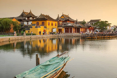 中国苏州锦溪古镇的古建筑和旅游景观