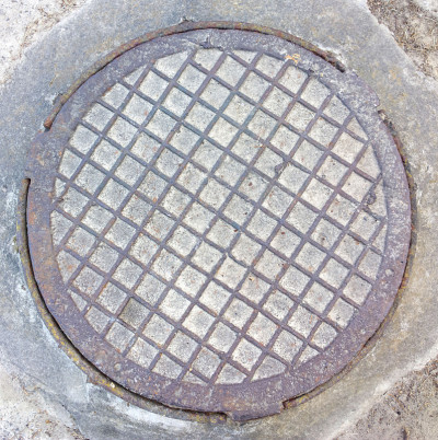 下水道检修孔。