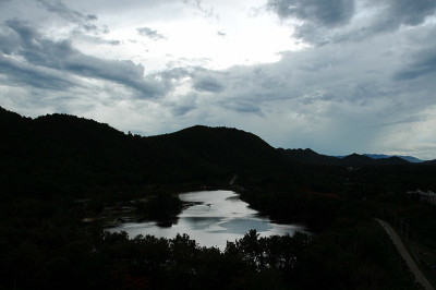 山在水上