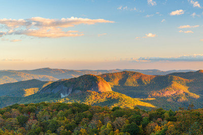 皮斯加国家森林，北卡罗莱纳，美国在Looking Glass Rock