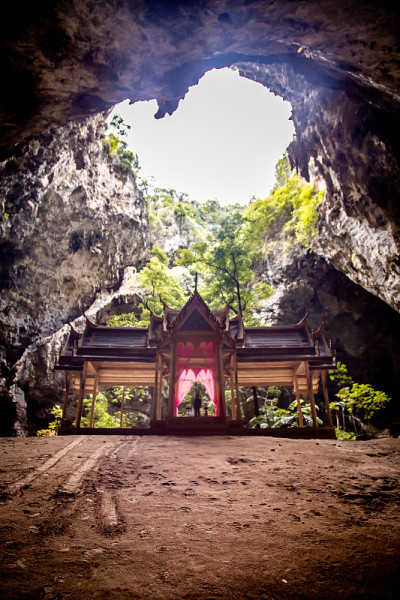 泰国帕拉雅·那空洞，Khua Kharuehat亭庙，位于泰国巴育普·基里汗Khao Sam Roi