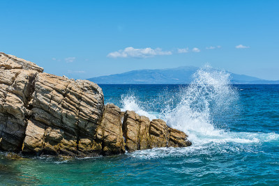 岩石和海浪