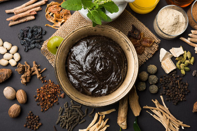 印度阿育吠陀膳食补充剂Chyawanprash / chyavanaprasha是一种煮熟的混合糖，