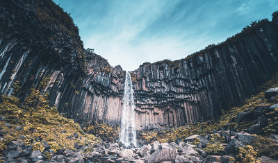 冰岛黑瀑布的Svartifoss
