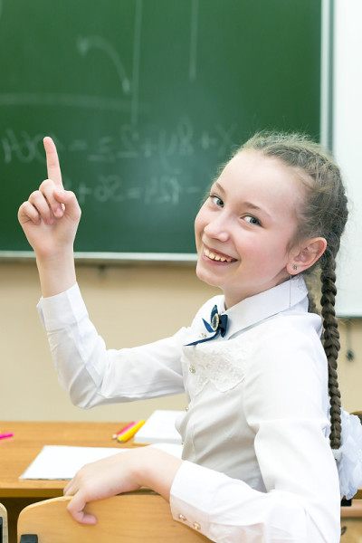 女学生知道正确答案。