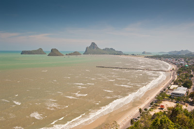 泰国Prachuap Khiri Khan省的热带海滩和海湾。