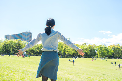 公园里的女人
