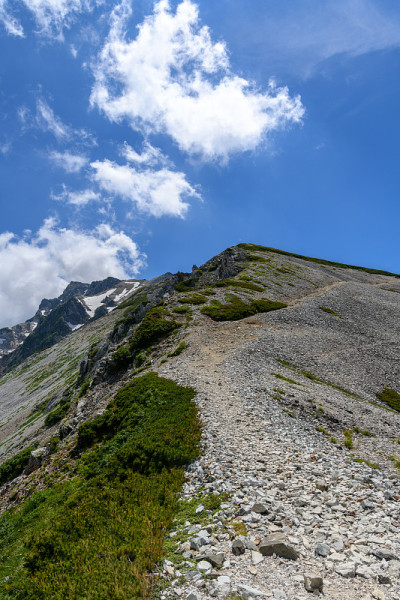 通往四郎马山的山路