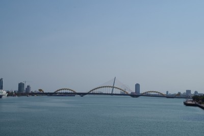 岘港的龙桥