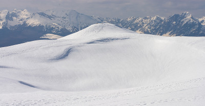 高山上有很多雪