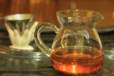玻璃壶里的茶