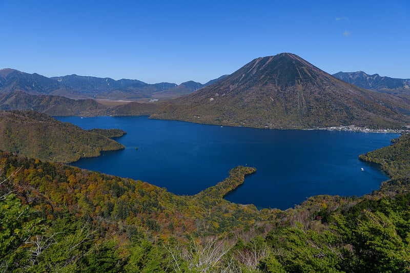 从Hangetsuyama观景台可以看到中禅寺湖和南台山