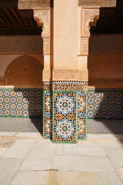 Ali Ben Youssef Madrasa的美丽细节，马拉喀什，摩洛哥