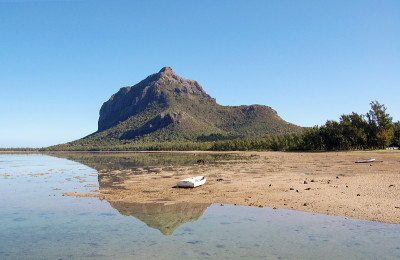 退潮时的Le Morne Brabant山