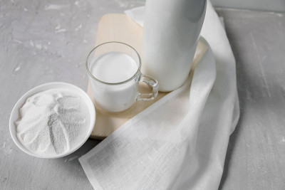 乳制品在一个较轻的背景