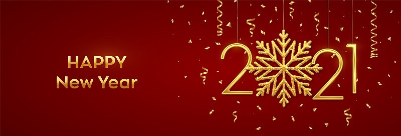 2021年新年快乐。悬挂着金色金属数字2021，红色背景上闪耀着雪花和五彩纸屑。新年贺卡或横幅模板。