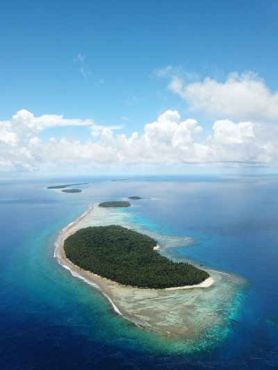 Edge of atoll and sand paradise in Truk lagoon, Ch