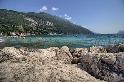 湖Garda-Torbole-Alps-Italy