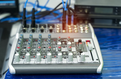 对各种音乐和声音主题有用的混音器