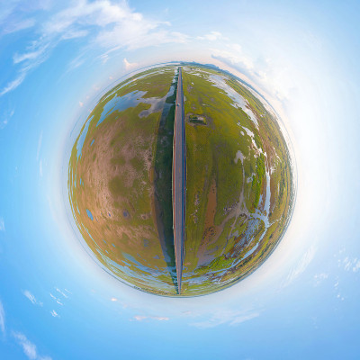 小星球360度球体。泰国攀牙湾街道、公路、湿地或泻湖、国家公园的湖泊、大海或河流、高山或小山的鸟瞰图