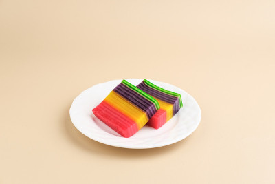 青金石蛋糕或胡椒蛋糕或彩虹粘层蛋糕。