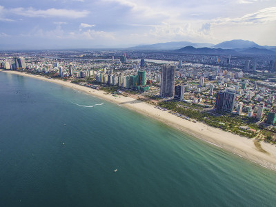 岘港海滩鸟瞰图，这是世界上最美丽的海滩之一。