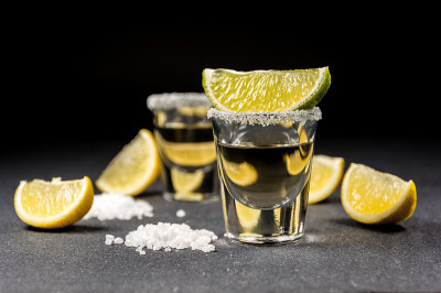 龙舌兰酒和柠檬