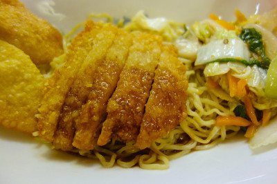 鸡肉干烧伊面